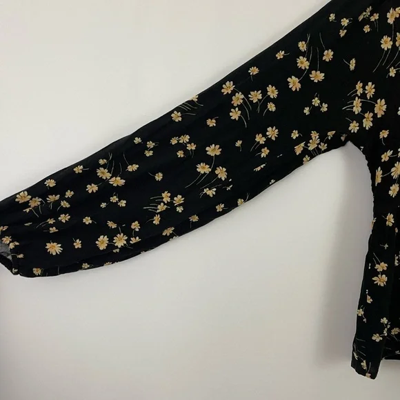 American Eagle Outfitters Blouse Womens S Black w. Yellow Floral Puff Sleeve Top - Picture 14 of 14